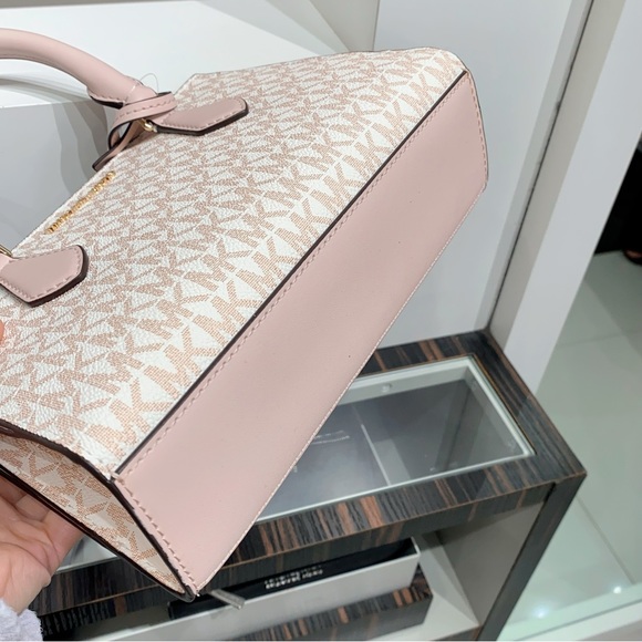 Michael Kors Sheila Small satchel crossbody - Picture 7 of 10